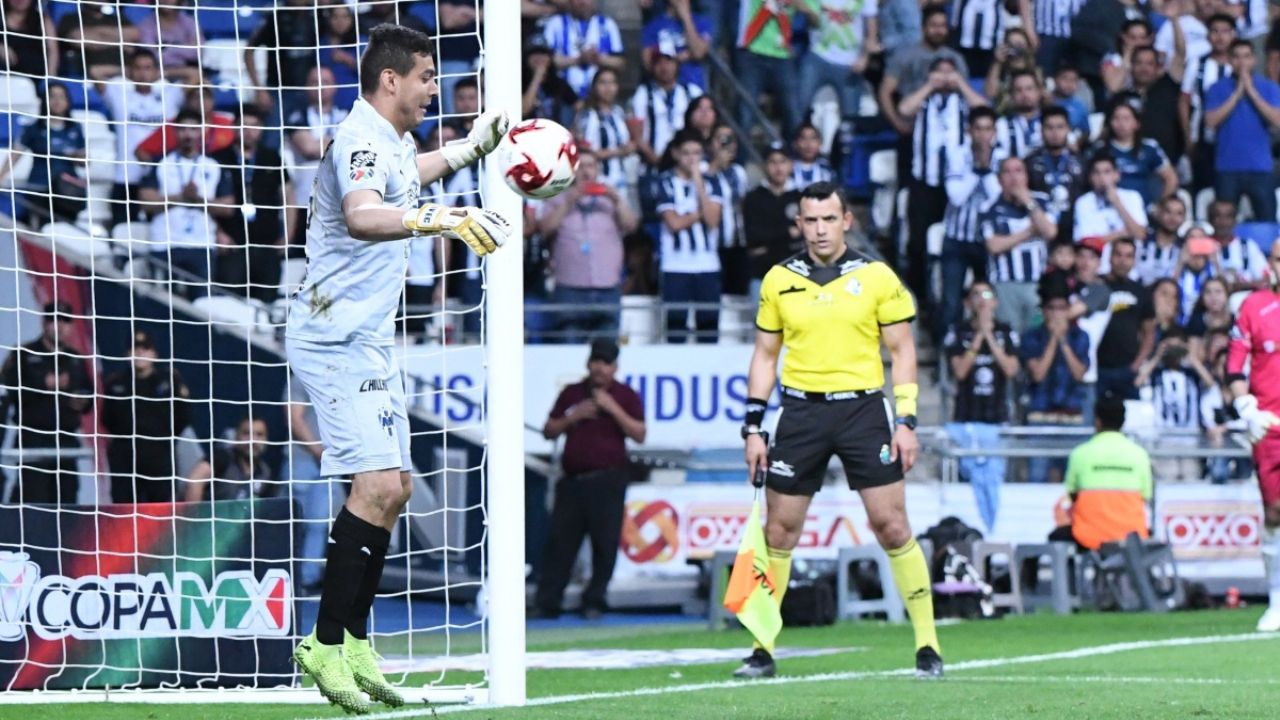 Crack Portero De Rayados De Monterrey Detiene Penal Con El Pecho