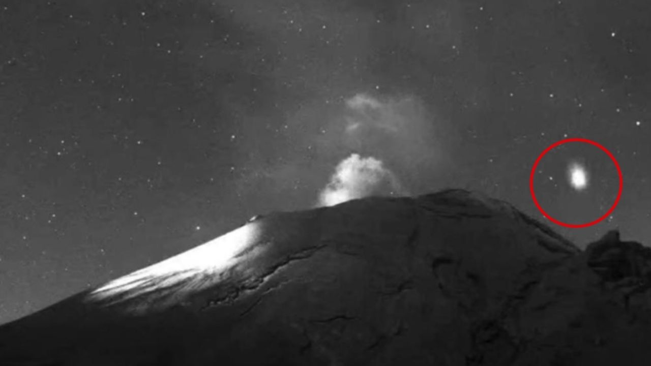 Captan Extra O Objeto Luminoso Volando Cerca Del Popocat Petl Es Un