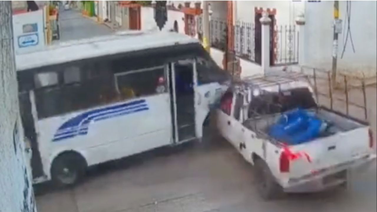 VIDEO El Momento Exacto En Que Una Camioneta Se Impacta Contra Un