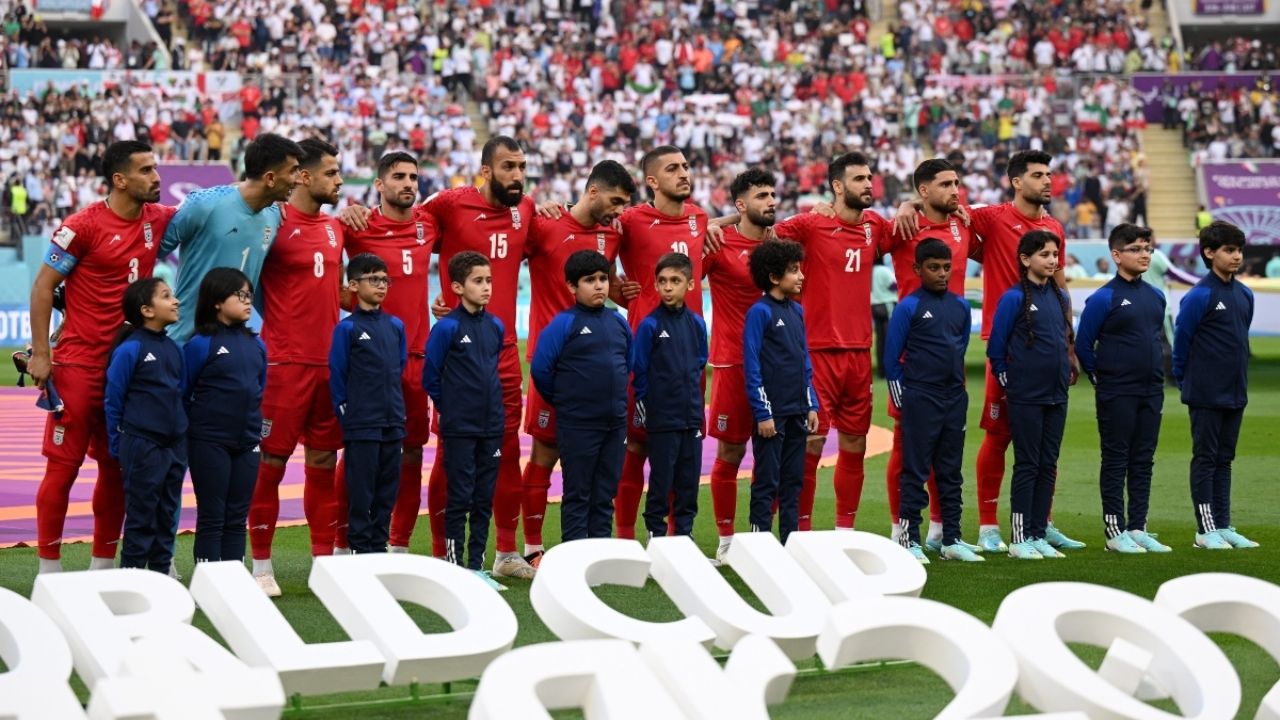 VIDEO Selección de Irán no cantó su himno en señal de protesta El