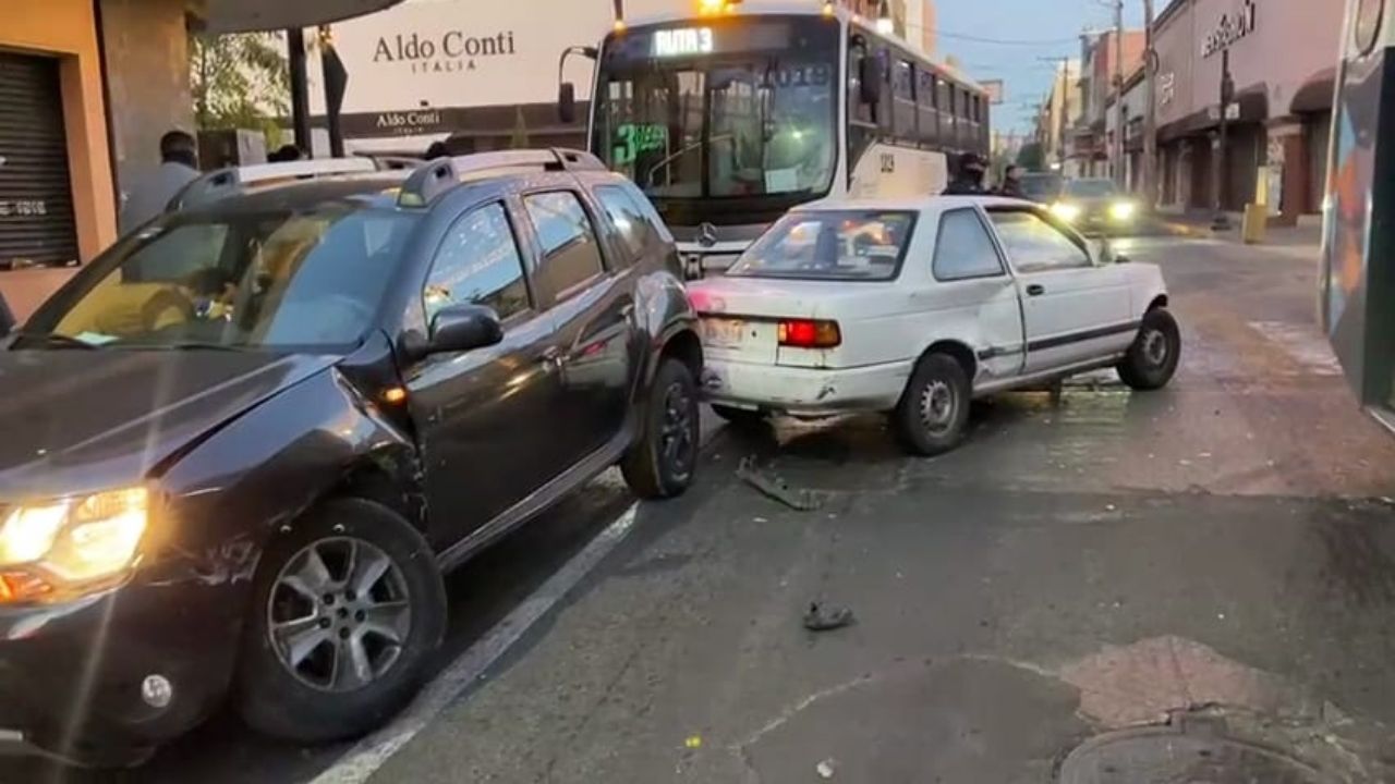 Urbanero Frena De Repente Para Evitar Accidente Y Ocasiona Que Una