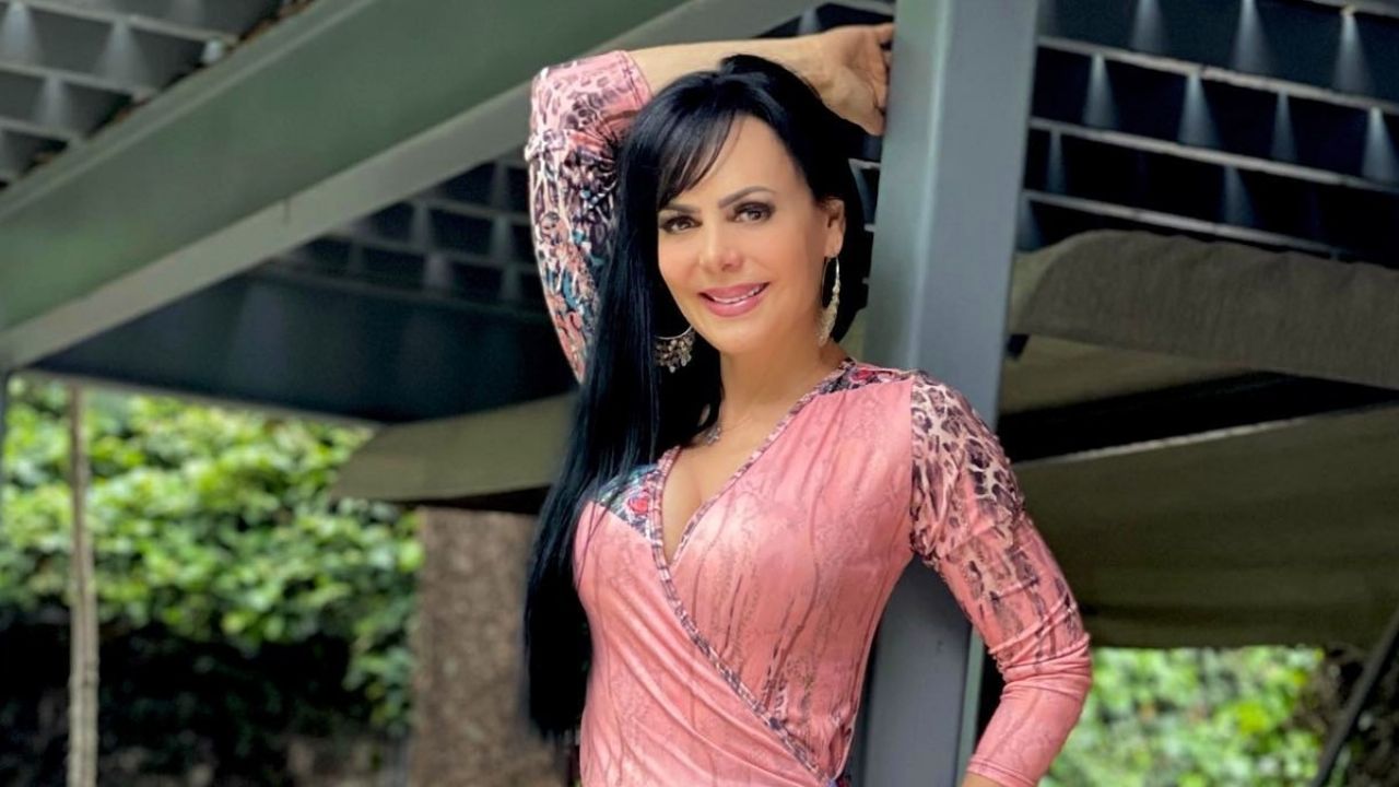 Maribel Guardia se confirma como la más bella en ajustado vestido rojo