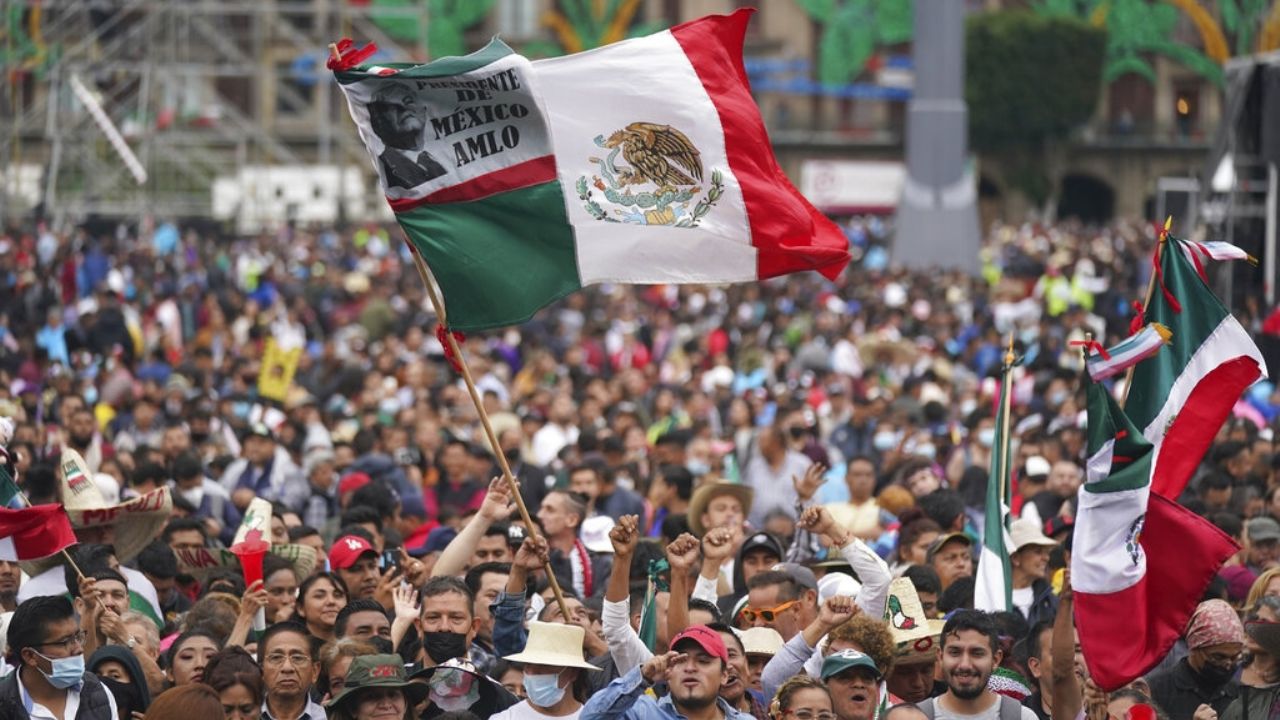 VIDEO I Grito en el Zócalo Multitudes comienzan a llegar a la plancha