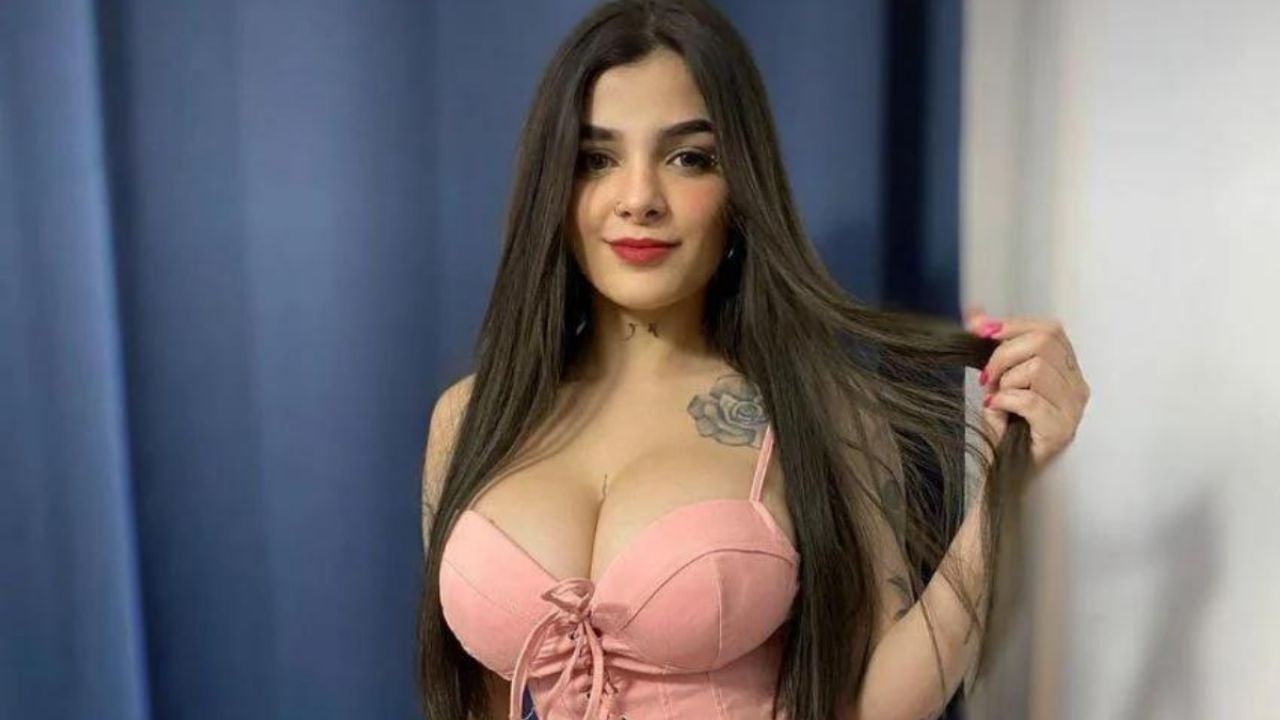 Frente Al Espejo Karely Ruiz Seduce En Redes Con Micro Bikini El