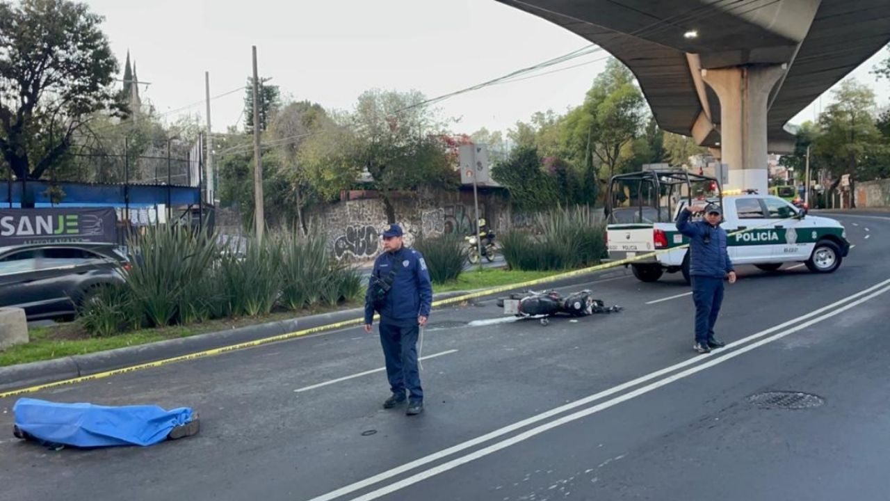 Motociclista se estrella en uno de los pilares de la Supervía Poniente