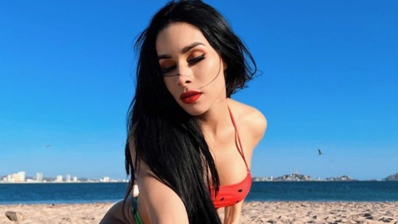 De Espaldas Yuliett Torres Eleva La Temperatura En Diminuto Bikini De