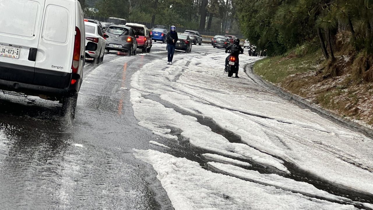 Las impactantes imágenes de la granizada que congeló la circulación en