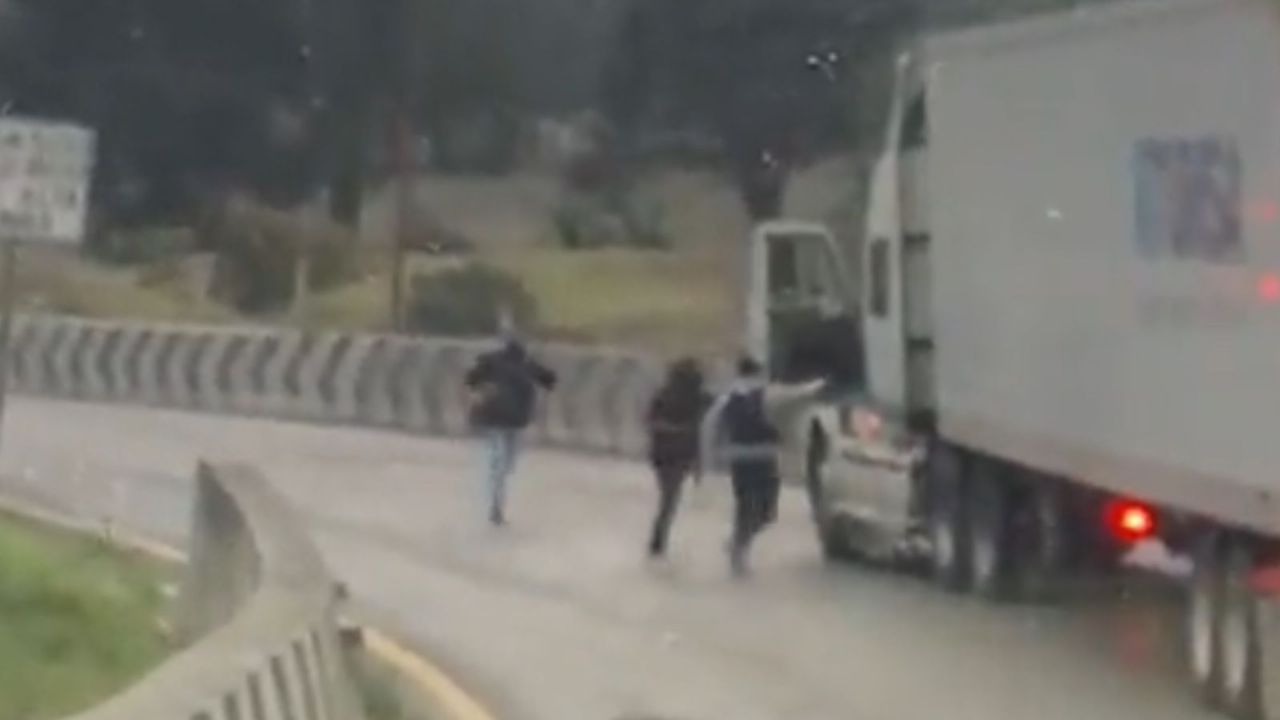 VIDEO Asalto Masivo En La Autopista Puebla Orizaba Agresores