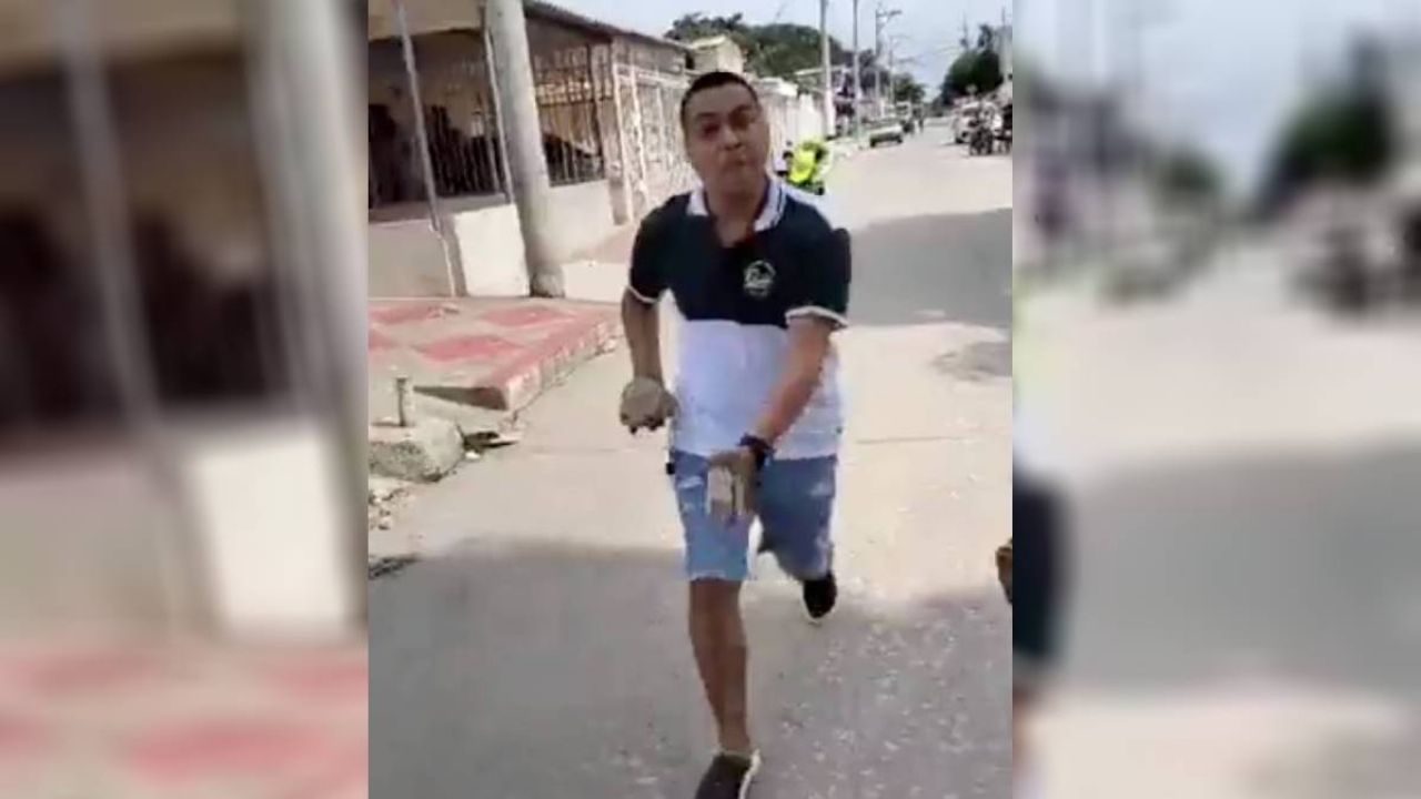 Video Intenta Atacar Con Piedras A Un Polic A Y Su Osad A Termina En