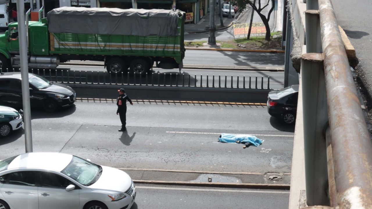 Hombre Se Lanza De Un Puente Peatonal En La Miguel Hidalgo Y Muere El