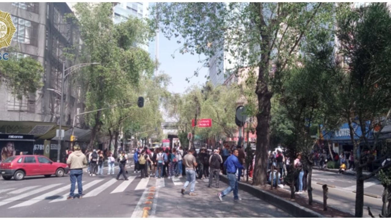 Estudiantes De La Utc Realizan Bloqueo En Insurgentes Y Colapsan El