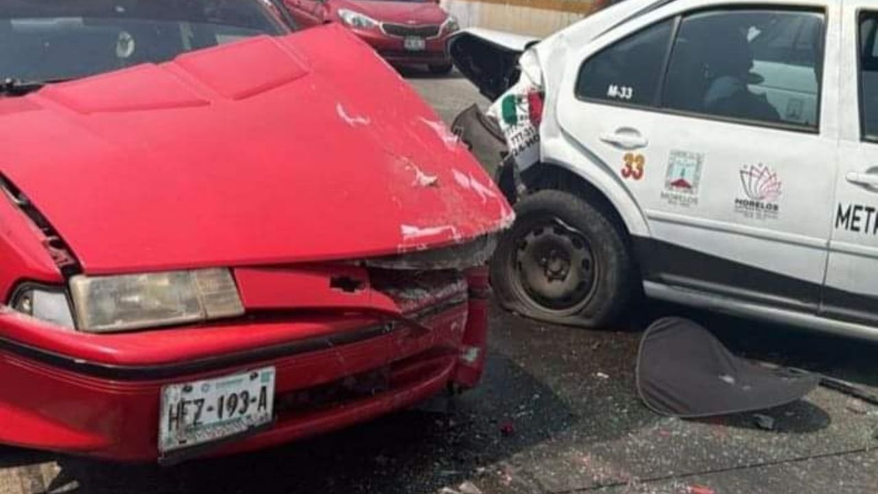 Im Genes Fuertes Momento Exacto En Que Auto Provoca Carambola En El