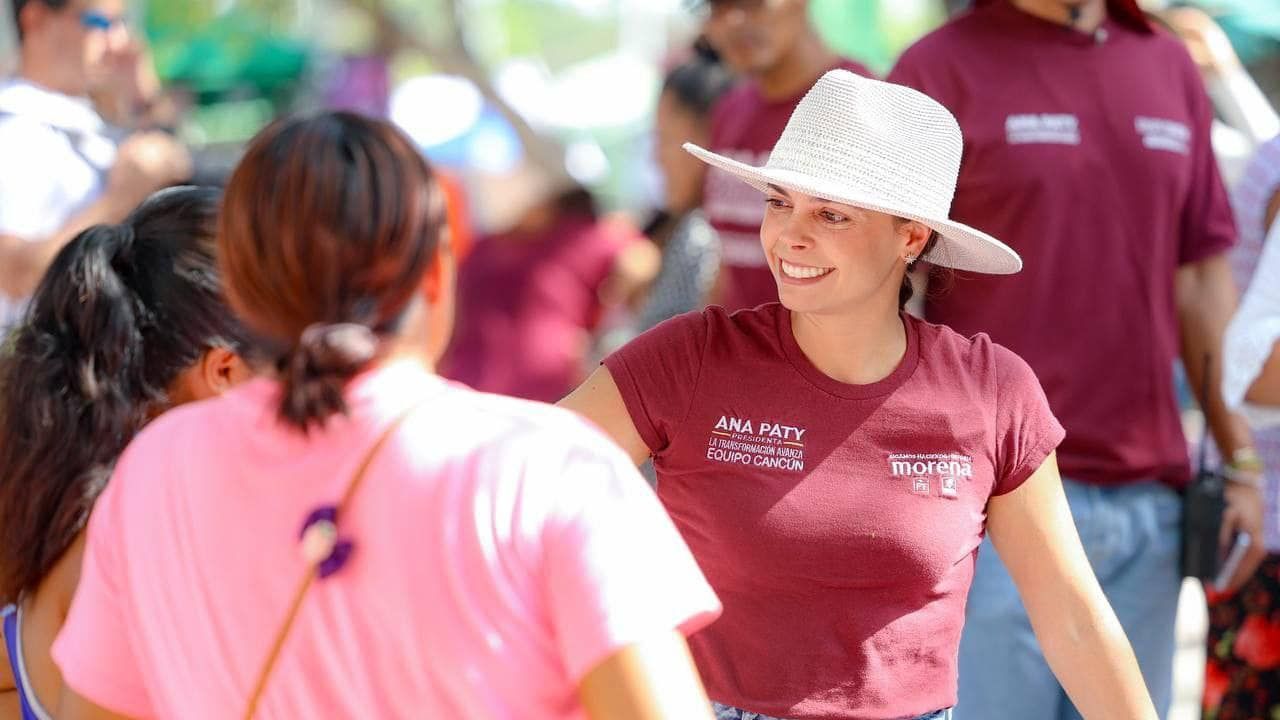 Candidata Ana Paty Peralta Dialoga Con Cancunenses En Tianguis De La