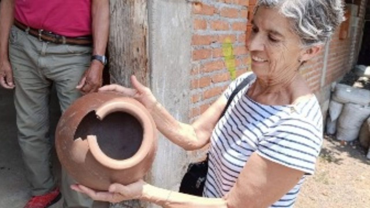 Hallan piezas prehispánicas durante limpieza del Lago de Pátzcuaro El