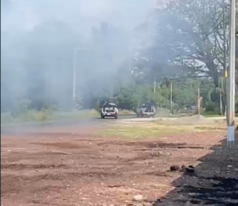 Video Bloquean Carreteras De Michoac N Con Veh Culos Quemados El