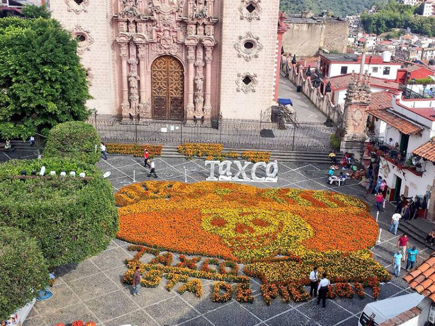 Taxco elabora catrina monumental con flores de cempasúchil | El Heraldo de  México