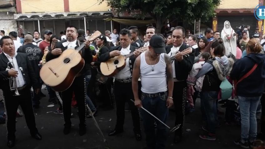 Festejan a la Santa Muerte en su día