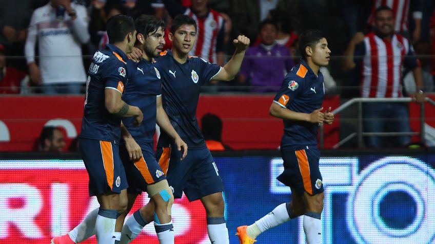 Chivas saca empate del Nemesio Diez