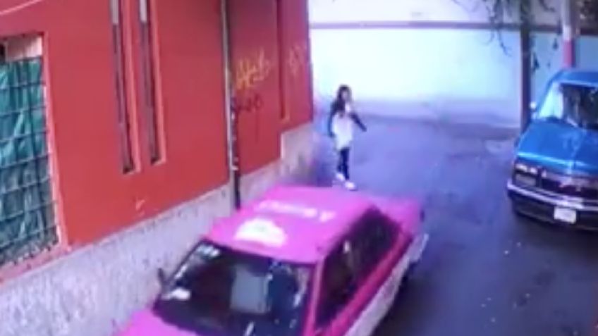 Captan a taxista agrediendo a joven en Tlalpan