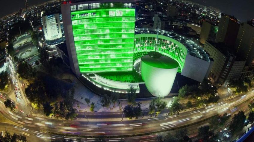 FOTOS: CDMX ilumina monumentos de verde en apoyo al Acuerdo de París