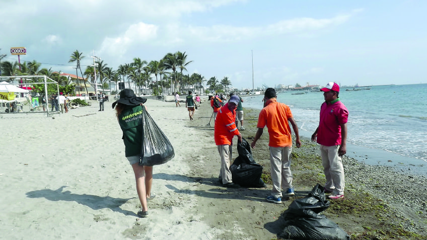 En Veracruz se trabaja para eliminar el plástico de sus playas