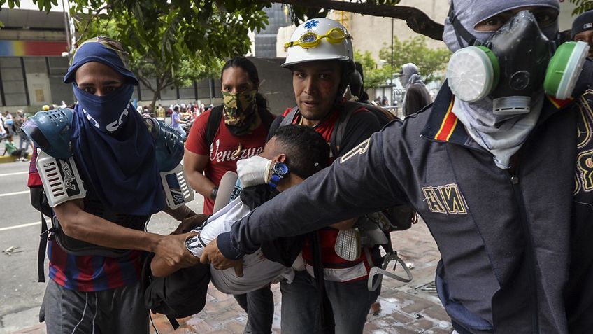 Manifestantes incendian oficina del Poder Judicial y un banco en Venezuela