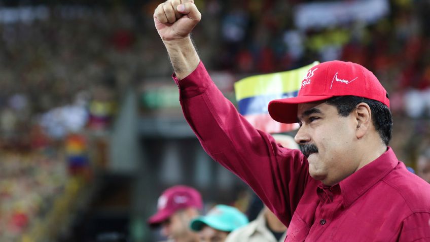 Maduro pide a chavistas salir a protestar