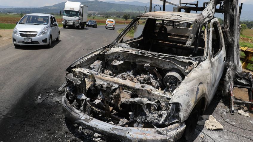 Destituyen a mandos policiales en Michoacán tras choque con normalistas