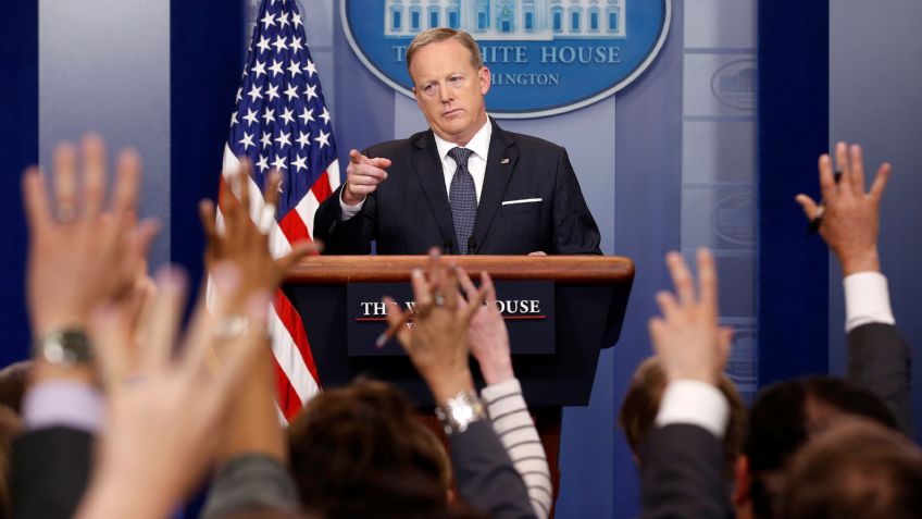 Sean Spicer atenta contra la libertad de expresión desde la Casa Blanca