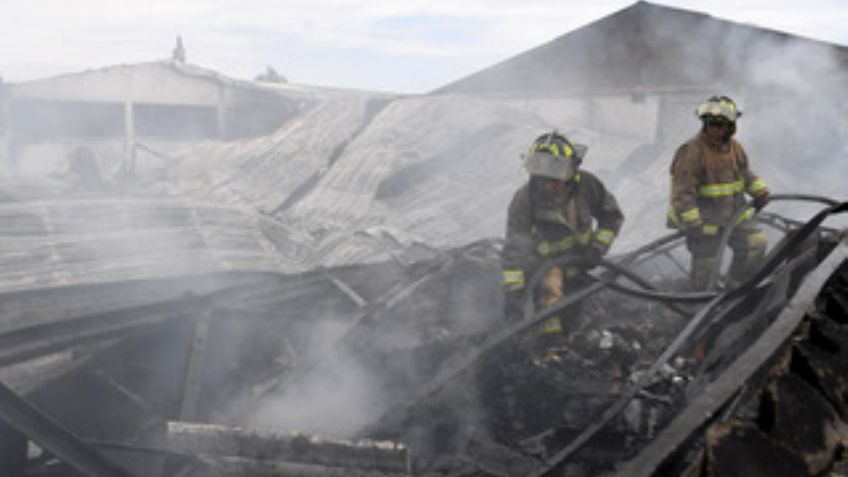 Se registra incendio en bodega de vinos en Iztacalco