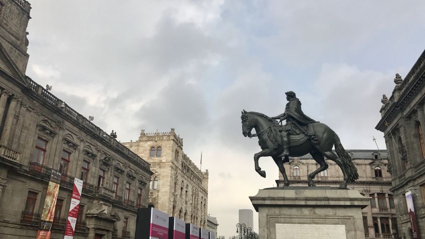 Regresa 'El Caballito' restaurado a la Plaza Tolsá