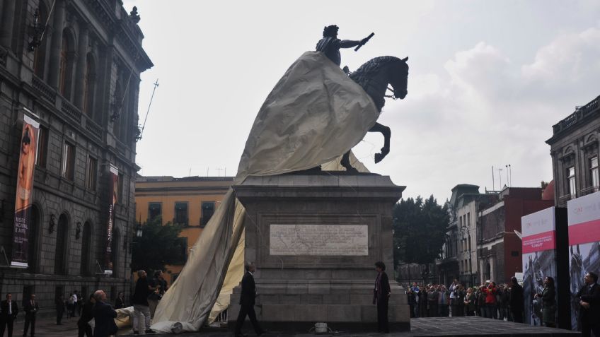 Regresa 'El Caballito' restaurado a la Plaza Tolsá