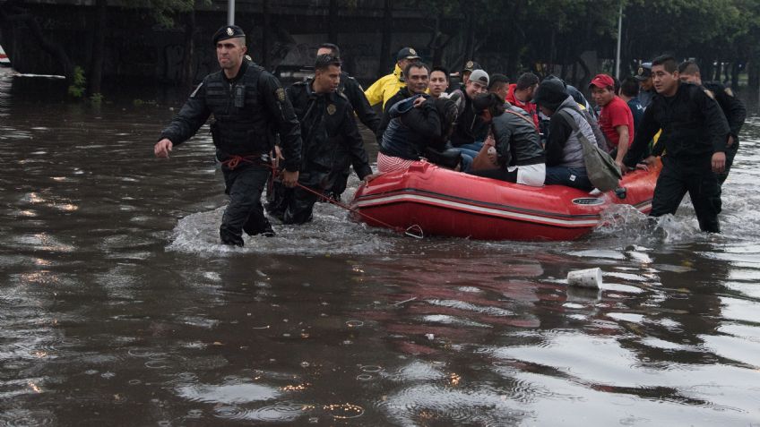 Segundo día de graves inundaciones en la Ciudad de México