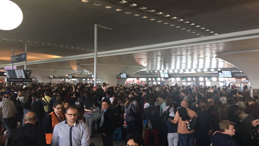 Comienza a normalizarse situación en aeropuerto de París luego de evacuación