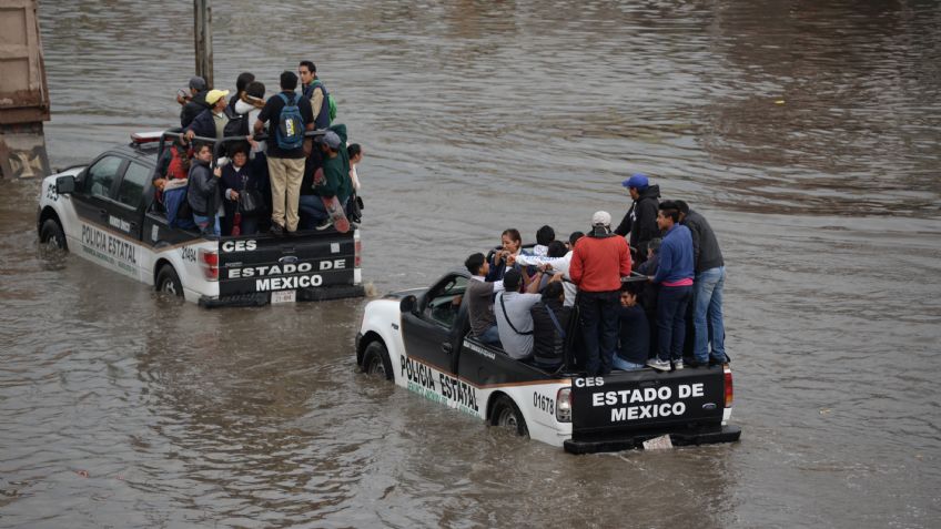 Lluvias en el valle de Toluca colapsan drenaje