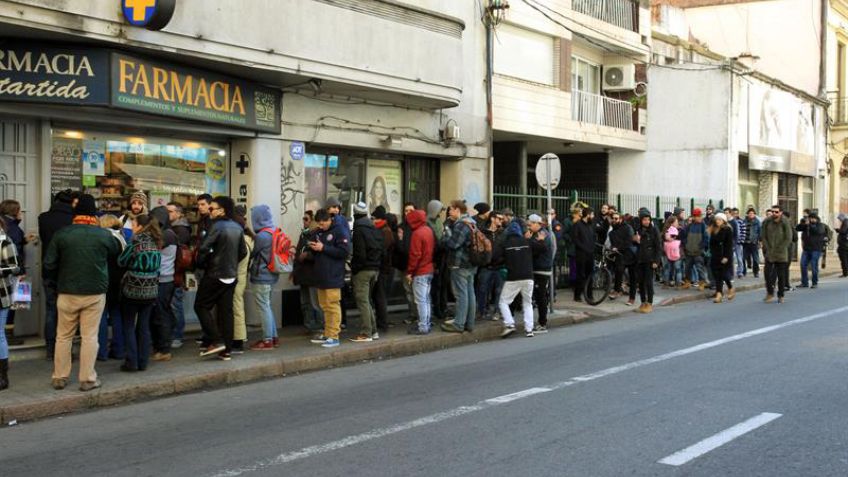 Uruguay comienza a vender mariguana en farmacias