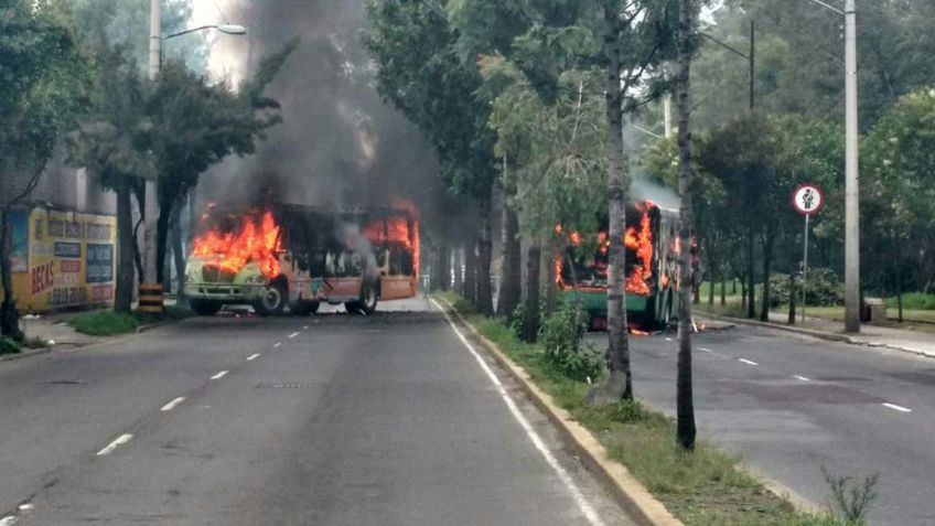 Bloqueos con vehículos incendiados en Tláhuac tras la caída de 'El Ojos”