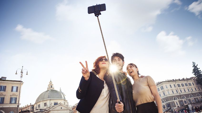 Milán prohíbe los selfie sticks