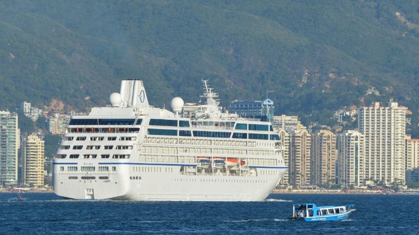 En Acapulco buscan sacar a flote a cruceros