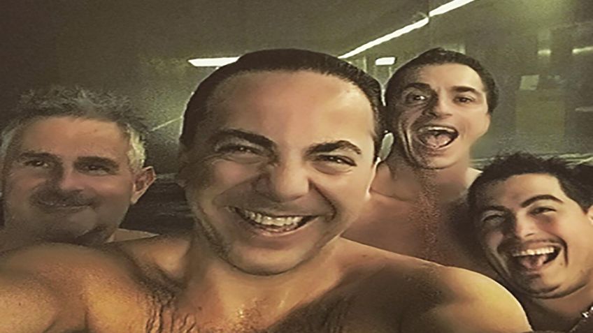 Cristian Castro, masajito con saiote hot... entre amigos