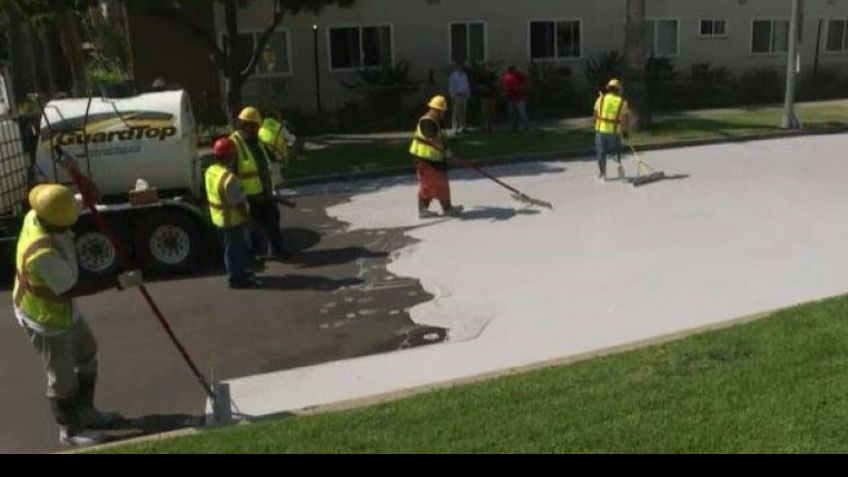 Los Ángeles pinta sus calles de blanco contra el calor