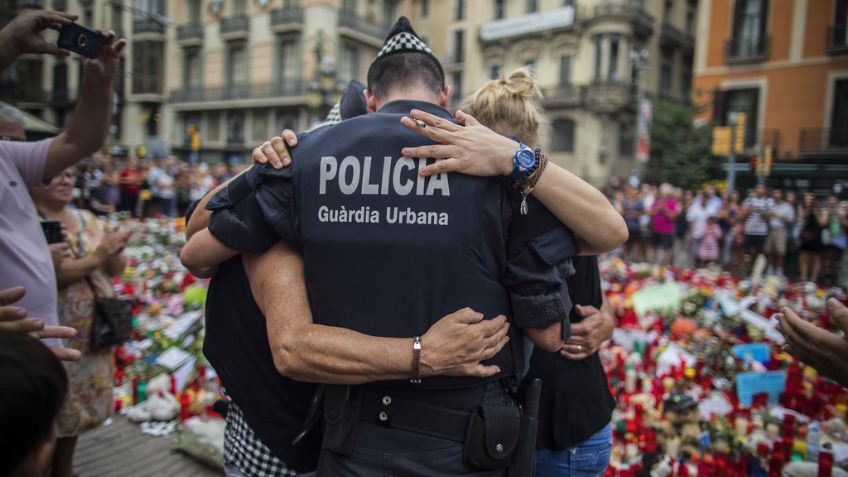 Dos sospechosos de ataques en Barcelona presos; el tercero queda libre