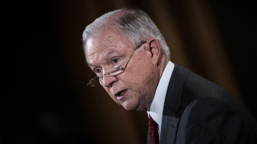 Sessions busca poner fin a filtraciones de información oficial