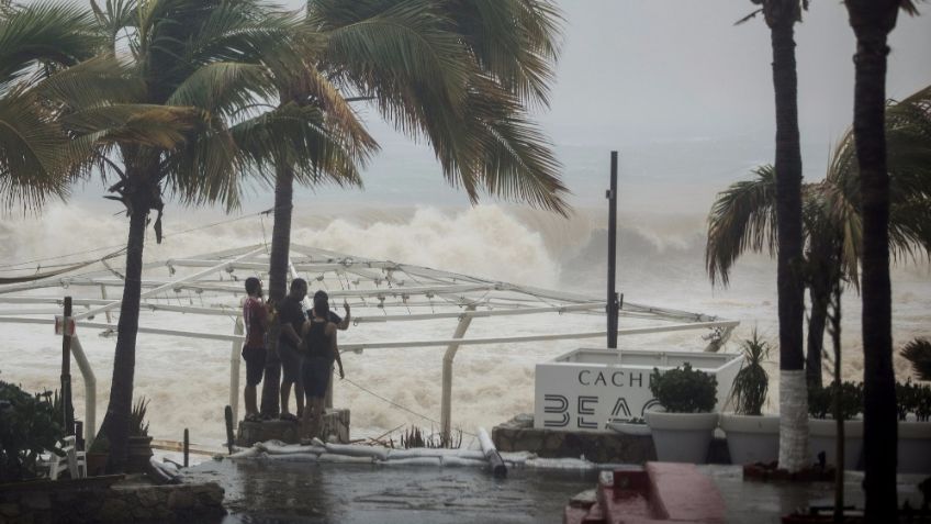 Lidia deja cuatro muertos en México, sigue causando torrenciales lluvias