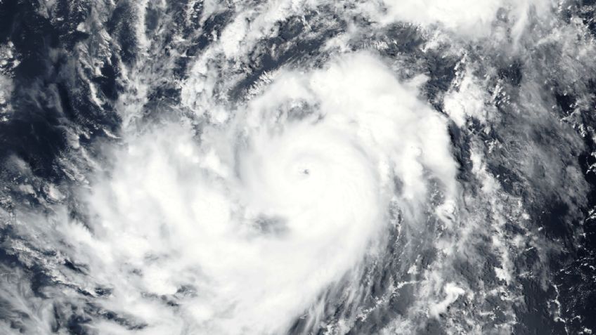 Huracán Irma se reduce a categoría 2, pero amenaza al Caribe y EU