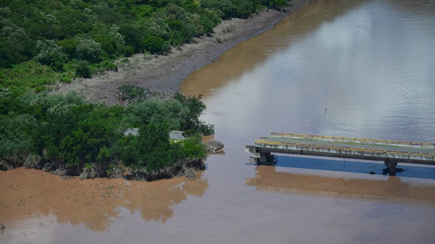 Se desborda el río Balsas tras desfogue de presa en Guerrero