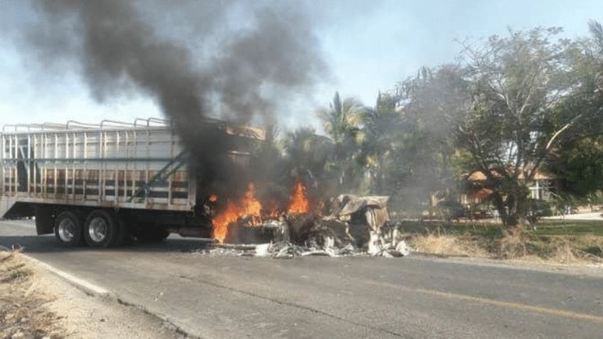 FOTOS: Segundo día de narcobloqueos en Michoacán