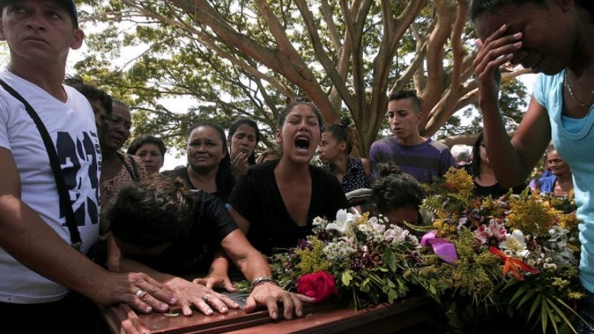 Maduro reparará a familiares de muertos en prisión