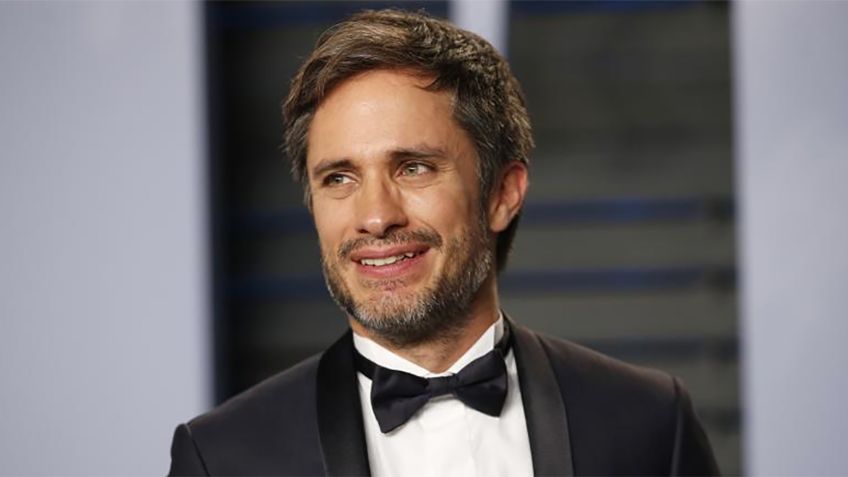 Gael García se sube al tren de los memes y presume foto de sus "hermanas"