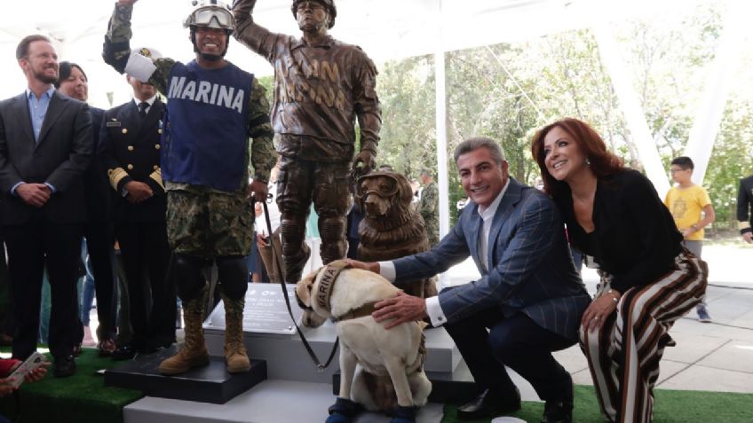 La perra Frida y su entrenador ya tienen monumento en Puebla